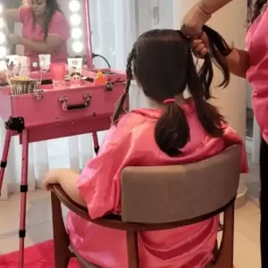 Equipe Tia Rita Festas realizando atividades em Festa SPA Infantil com profissionais qualificados