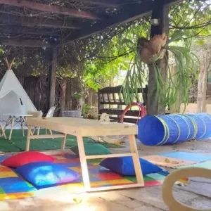 Área kids com brinquedos para crianças em festas e eventos