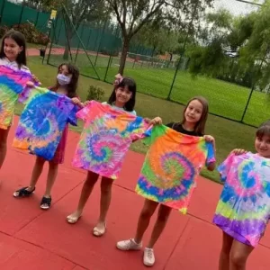 Oficina infantil de tie dye para festas e eventos em Americana