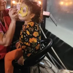 Pintura facial infantil artística com personagens e temas para festas em Americana e região