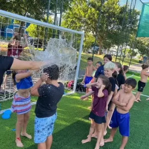 Atividades recreativas com água para crianças em festas e eventos
